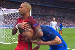 Францию в финале Евро 2016 заставили сыграть договорной матч?